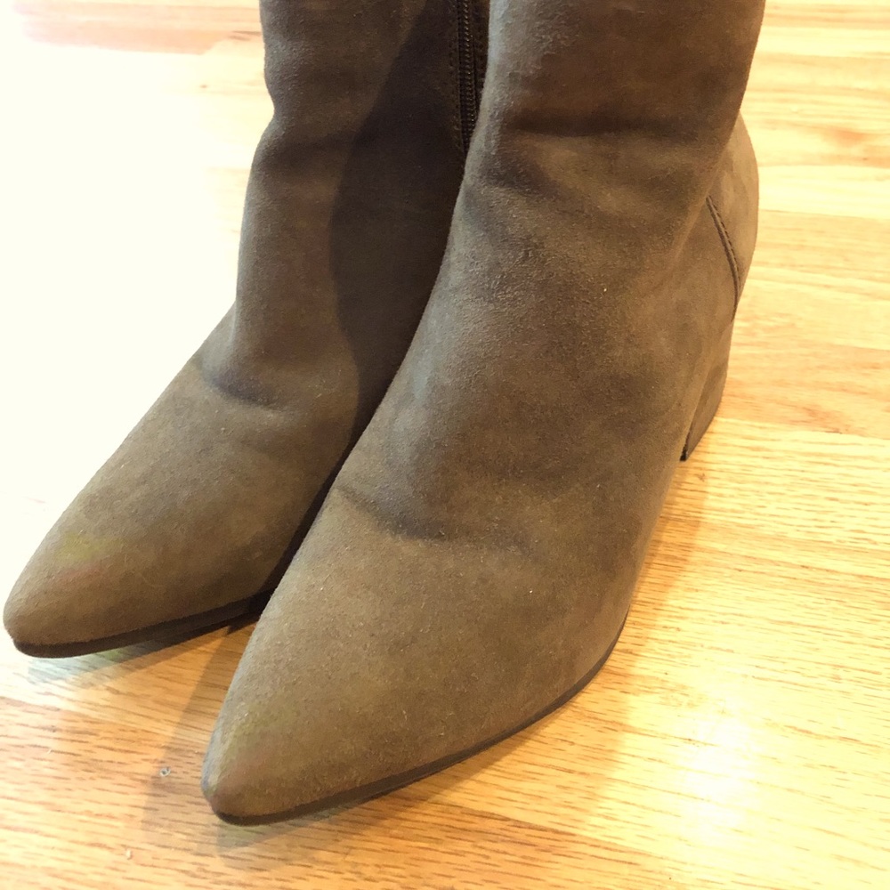 Size 9 Aldo taupe suede heeled boots